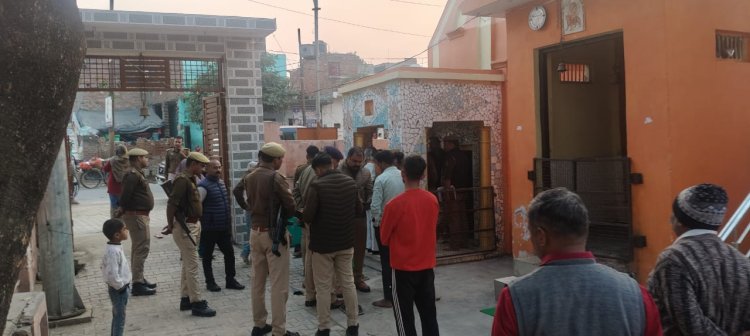 मंदिर में शिवलिंग खंडित होने सूचना पर दौड़ी पुलिस कराया स्थापित