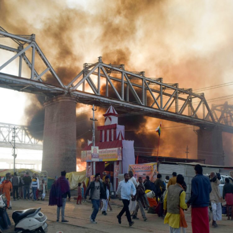 महाकुंभ नगर में शॉर्ट सर्किट से शिविर में लगी आग