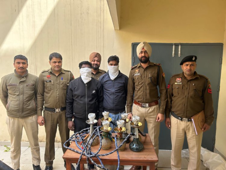 पंचकूला पर्पल फ्रॉग क्लब में पुलिस की रेड अवैध रुप से पिलाया जा रहा था फ्लेवर हुक्का