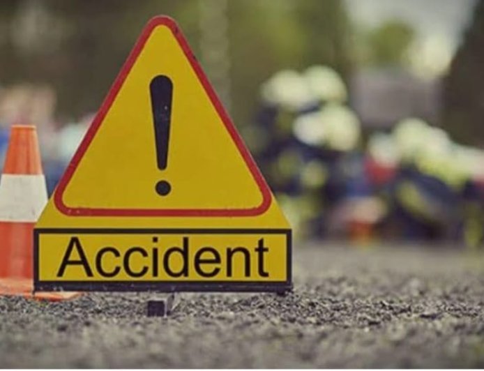 UP Kanpur :बस-ट्रक की भिड़ंत में दो श्रमिकों की मौत, 11 घायल