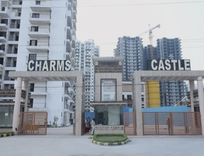 Ghaziabad हाईराइज सोसाइटी की सुरक्षा व्यवस्था पर उठे सवाल, चार्म्स कैसल में चोरी से दहशत