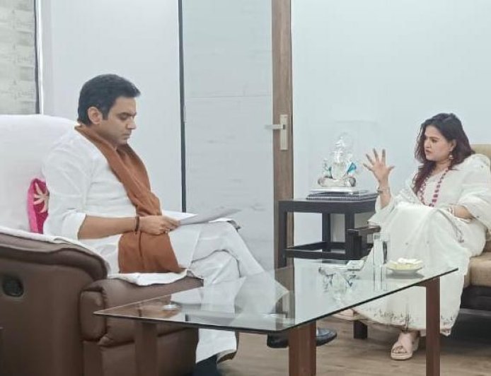Noida जर्जर फ्लैटों की जांच और पुनर्निर्माण की मांग तेज