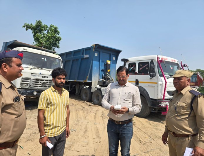 Gautam budh nagar ओवरलोड वाहनो के विरुद्ध  परिवहन विभाग की कड़ी कार्रवाई