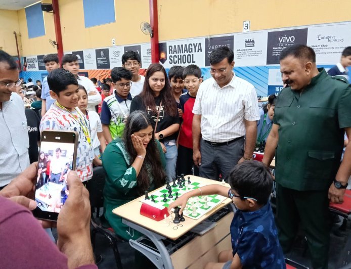 जिलाधिकारी ने किया जिला प्रशासन द्वारा आयोजित जनपदीय शतरंज प्रतियोगिता का शुभारंभ