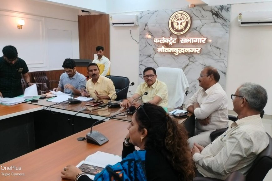 Gautam budh nagar मुख्य विकास अधिकारी की अध्यक्षता में आरटीई प्रवेश प्रक्रिया को लेकर निजी विद्यालयों के साथ समीक्षा बैठक संपन्न