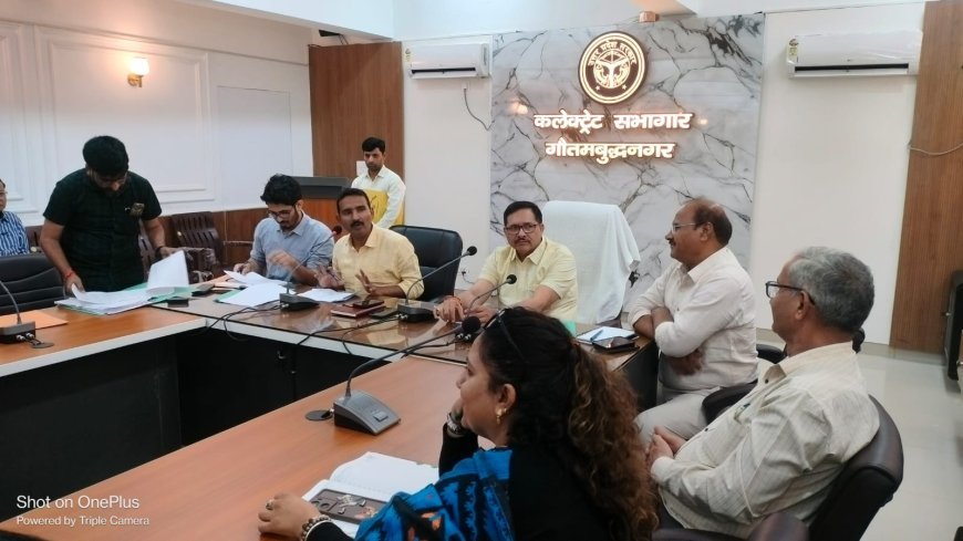Gautam budh nagar मुख्य विकास अधिकारी की अध्यक्षता में आरटीई प्रवेश प्रक्रिया को लेकर निजी विद्यालयों के साथ समीक्षा बैठक संपन्न