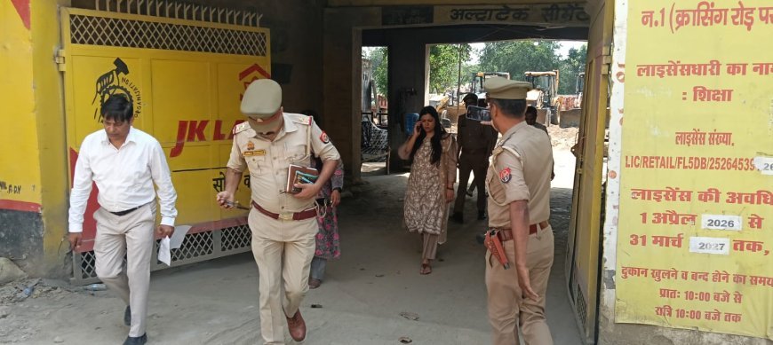 Greater noida जिलाधिकारी ने शाहबेरी स्थित कंपोजिट शॉप नंबर-1 का किया औचक निरीक्षण