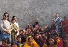 Greater noida जन सेवा सामाजिक फाउंडेशन ने झुग्गी बस्ती में पहुंचकर बांटी राहत सामग्री, बच्चों को दिया शिक्षा का संदेश