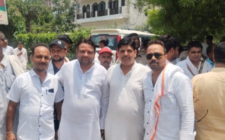 “महंगाई, बेरोजगारी और पेपर लीक के खिलाफ बुलंदशहर में सपा का हल्ला बोल, भारी पुलिस बल के बीच सौंपा ज्ञापन