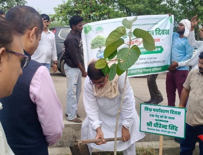CEO राकेश सिंह के नेतृत्व मै ‘एक पेड़ माँ के नाम’ अभियान के तहत यमुना प्राधिकरण ने चलाया व्यापक वृक्षारोपण अभियान
