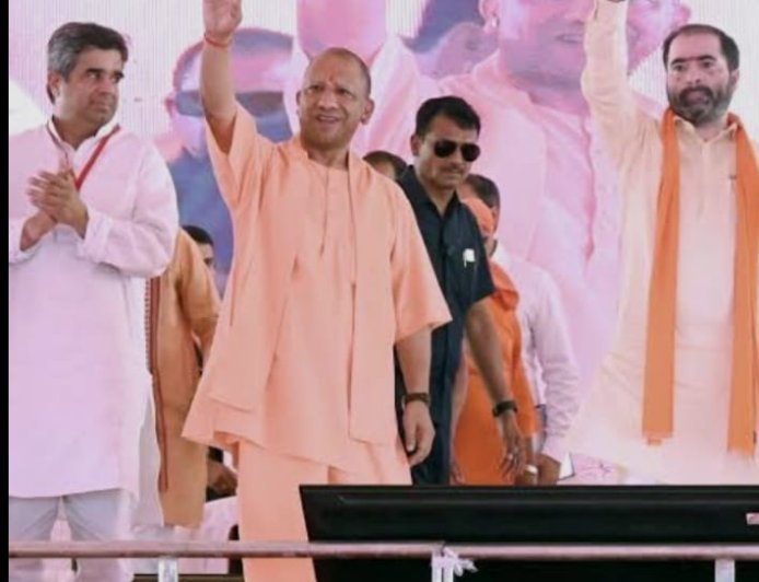 CM Yogi ने बलरामपुर में 300 करोड़ से अधिक की योजनाओं का किया शिलान्यास