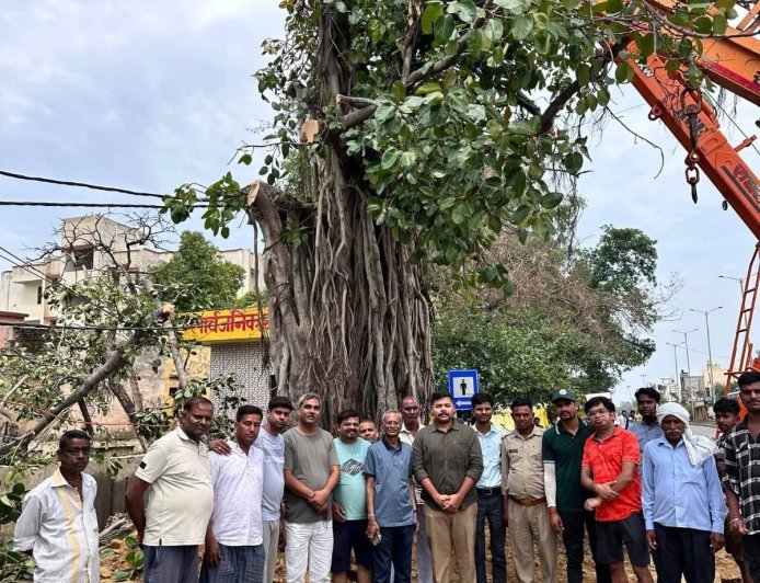 UP बुलंदशहर पुरुषार्थ समिति ने बचाई नगर की धरोहर, वर्षों पुराने वट वृक्ष को दिया नया जीवन