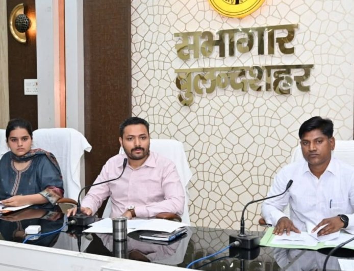 बुलंदशहर :सड़क निर्माण में बाधा पर डीएम सख्त, वन-विद्युत विभाग को 15 दिन का अल्टीमेटम