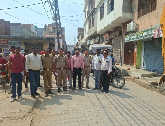 Dadri नगर पालिका प्रशासन का अतिक्रमण के खिलाफ सख्त रुख: 24 फूटा रेलवे रोड पर हटाया गया अवैध कब्जा