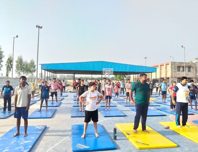 Gautam budh nagar योग सप्ताह के छठे दिवस पर जनपद गौतम बुद्ध नगर में उत्साहपूर्वक आयोजित हुए योग अभ्यास एवं जनजागरूकता कार्यक्रम
